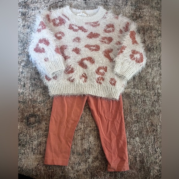 Jessica Simpson Cozy Leopard Print Sweater and Pants Set 12 Months - Picture 1 of 1
